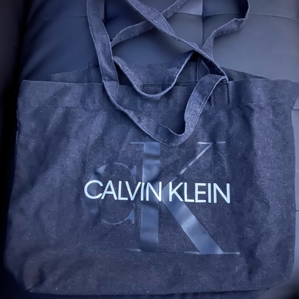 Calvin Klein bag has two straps short and long ones.